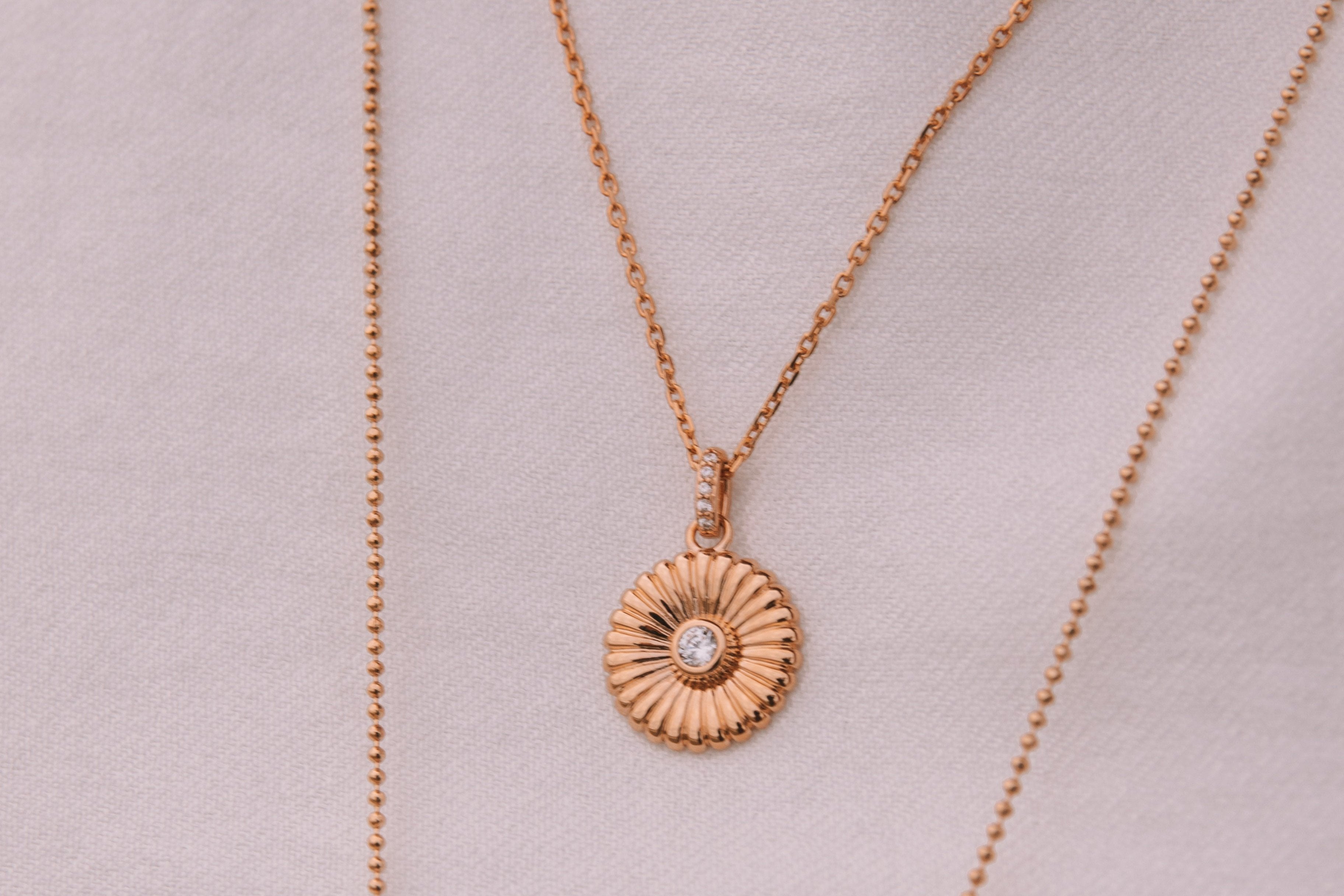 collier-daisy-pendentif-beliere-zirconium-plaque-or-lilodelo