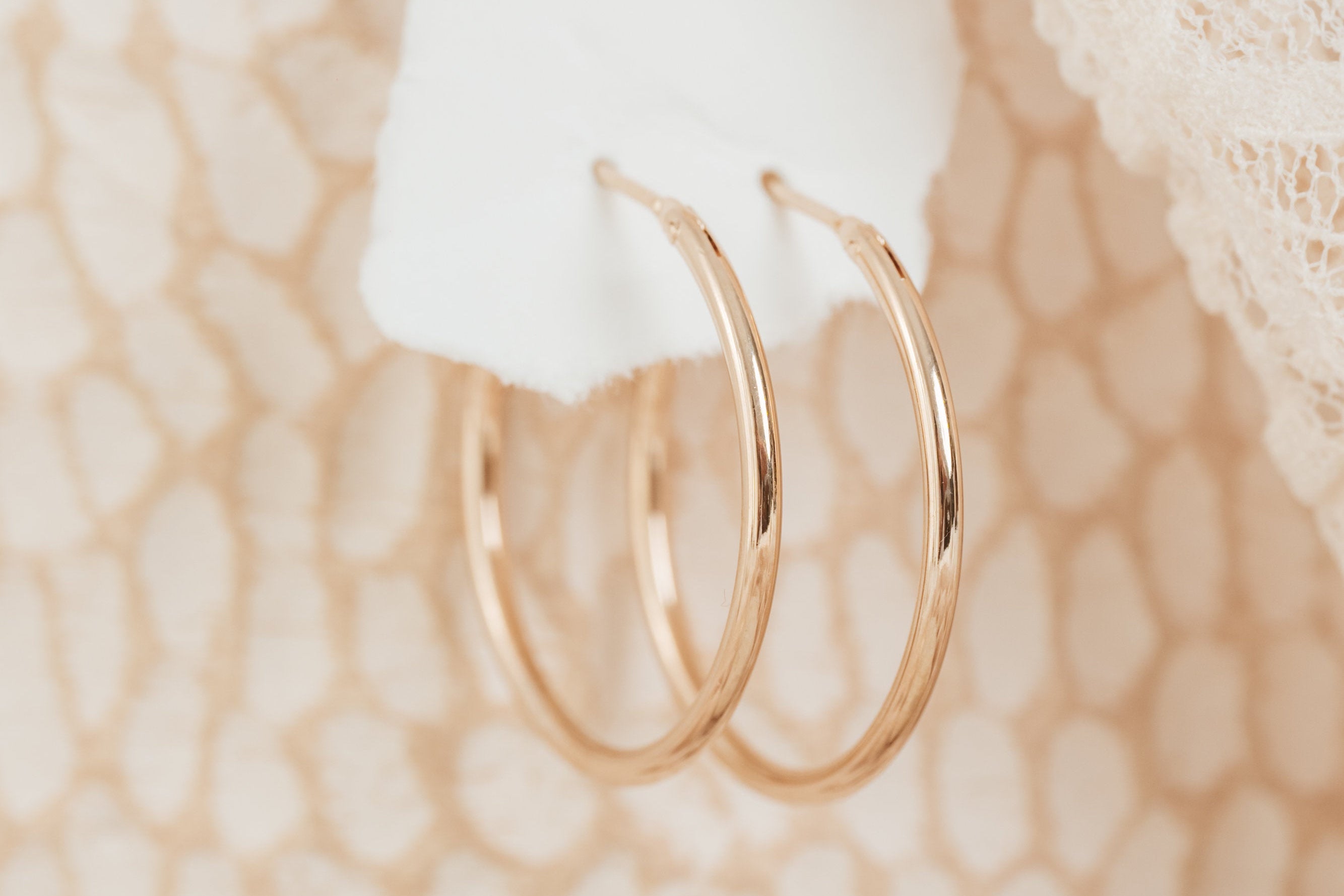 Créoles Elisa — Anneaux Fins Plaqué Or 18 Carats