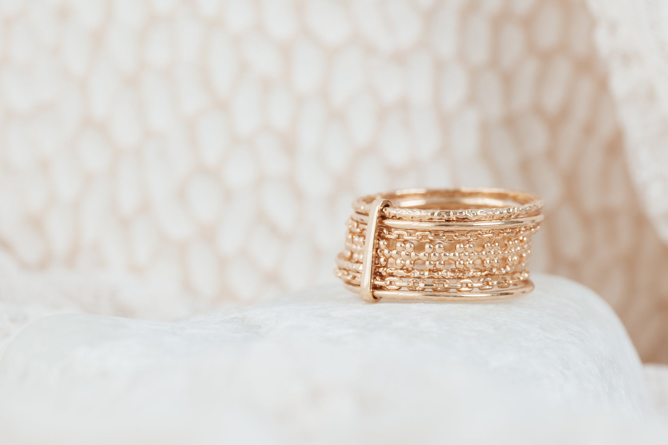 bague-alba-anneaux-detail-texture-plaque-or-lilodelo