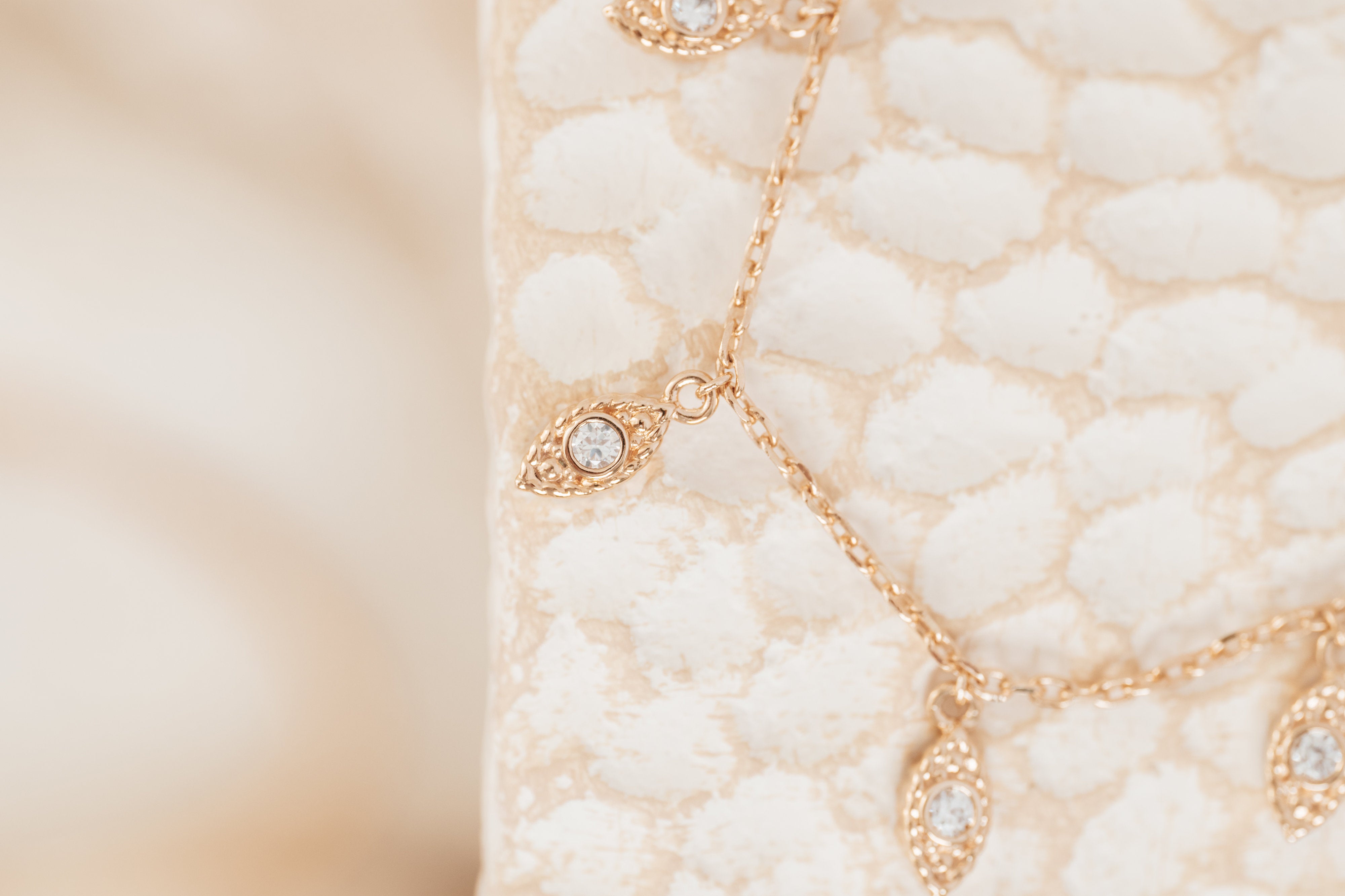Collier Leela