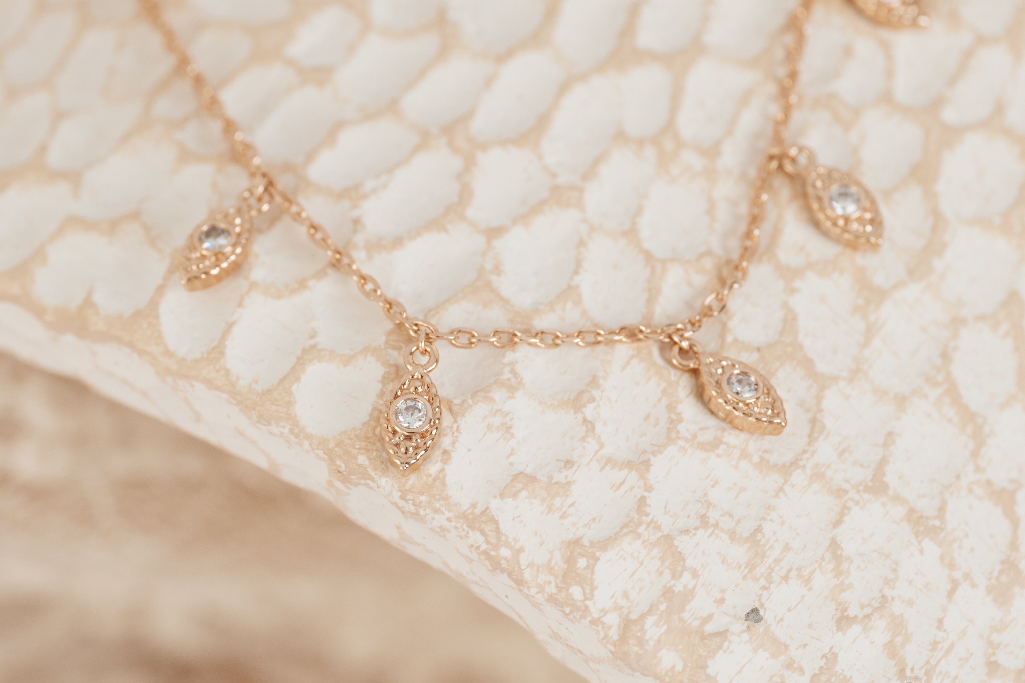 Collier Leela