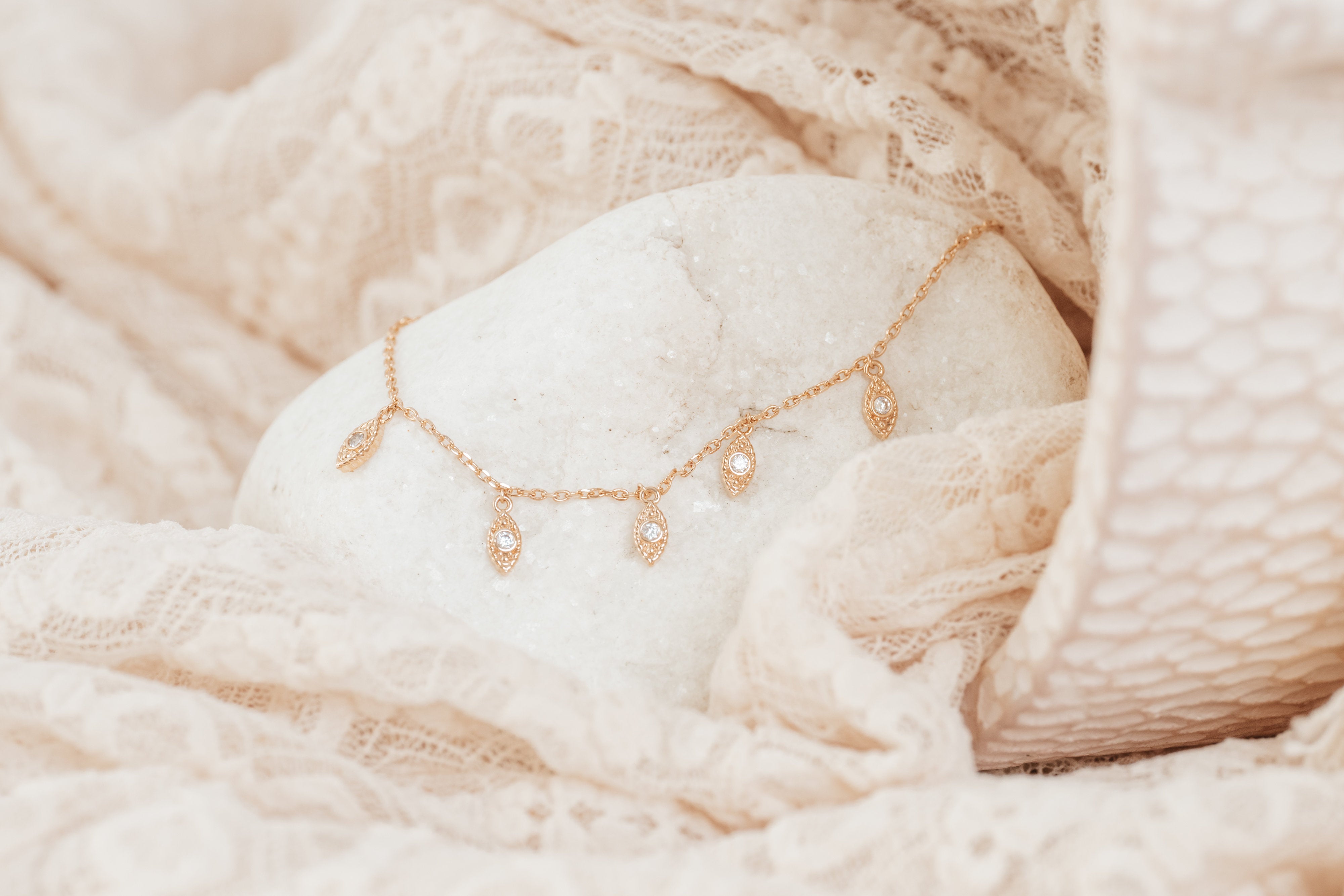 Collier Leela