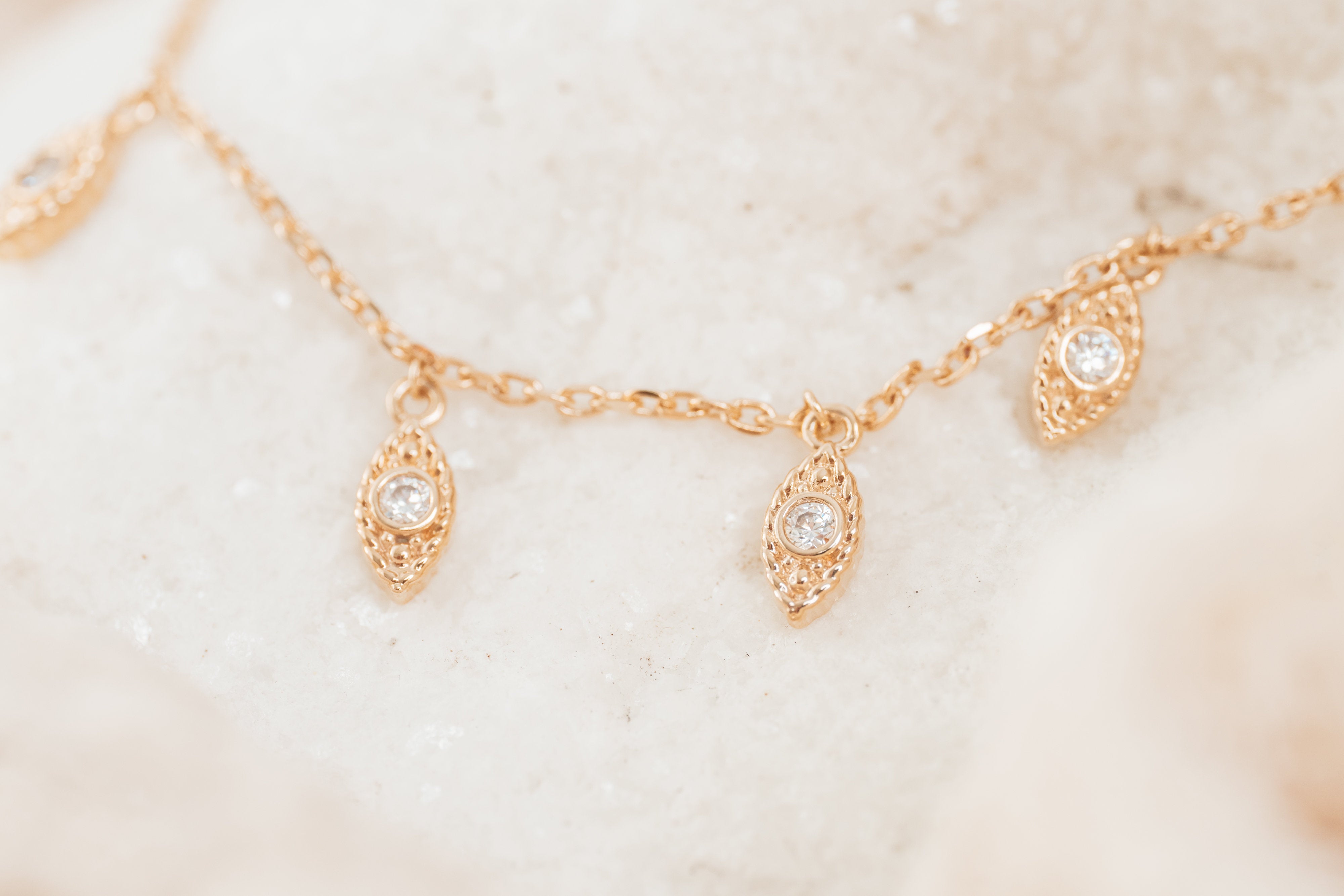 Collier Leela
