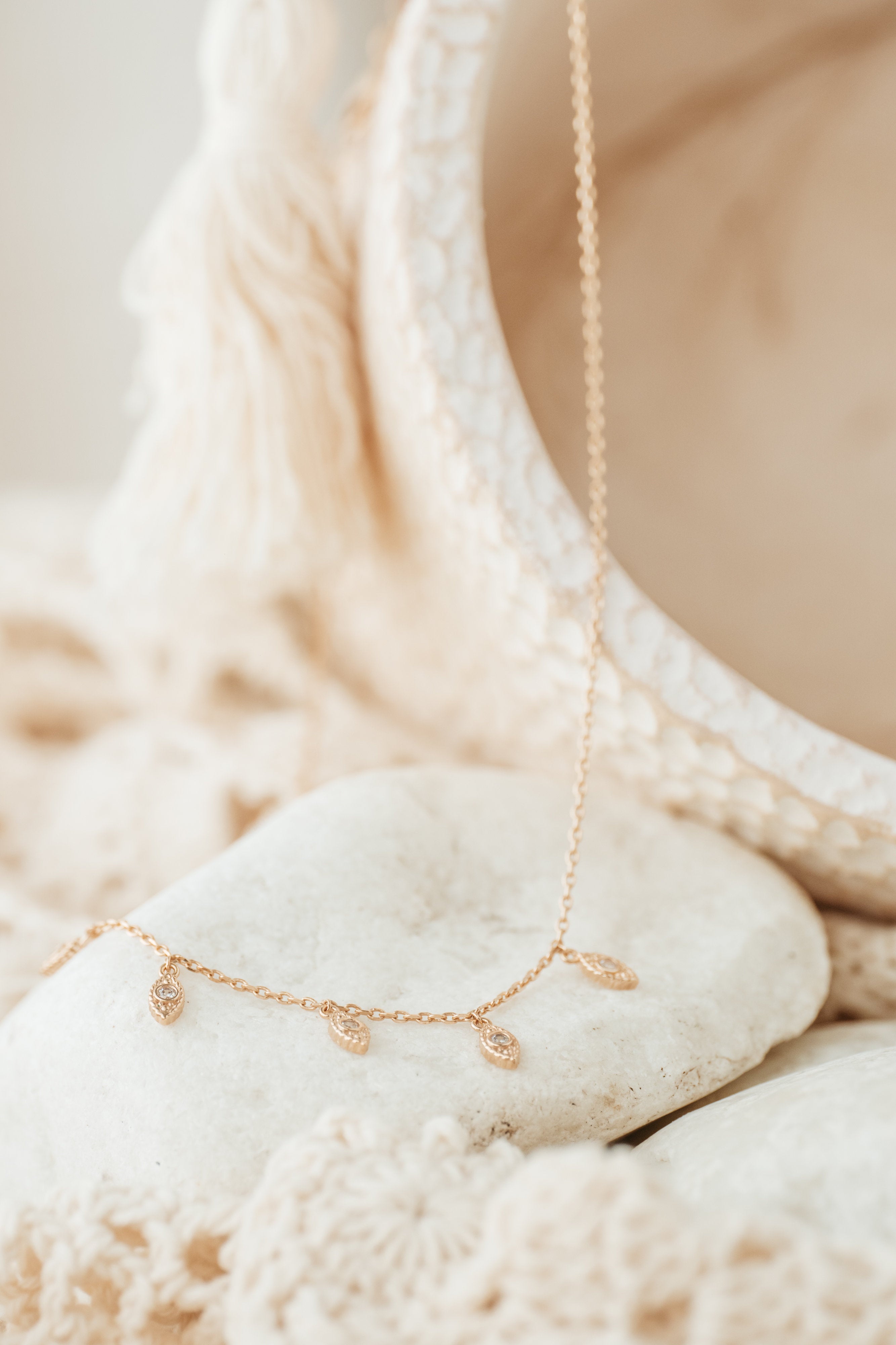 Collier Leela