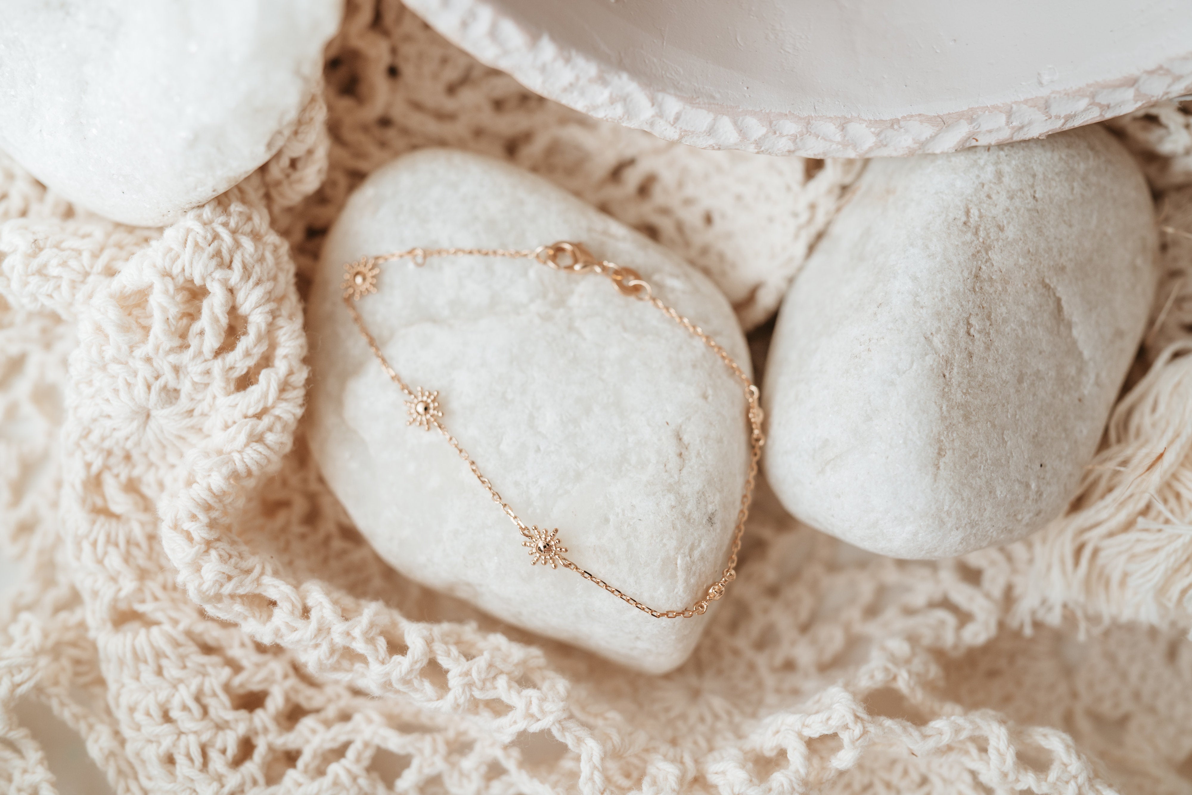 bracelet-sunshine-chaine-petits-soleils-plaque-or-lilodelo