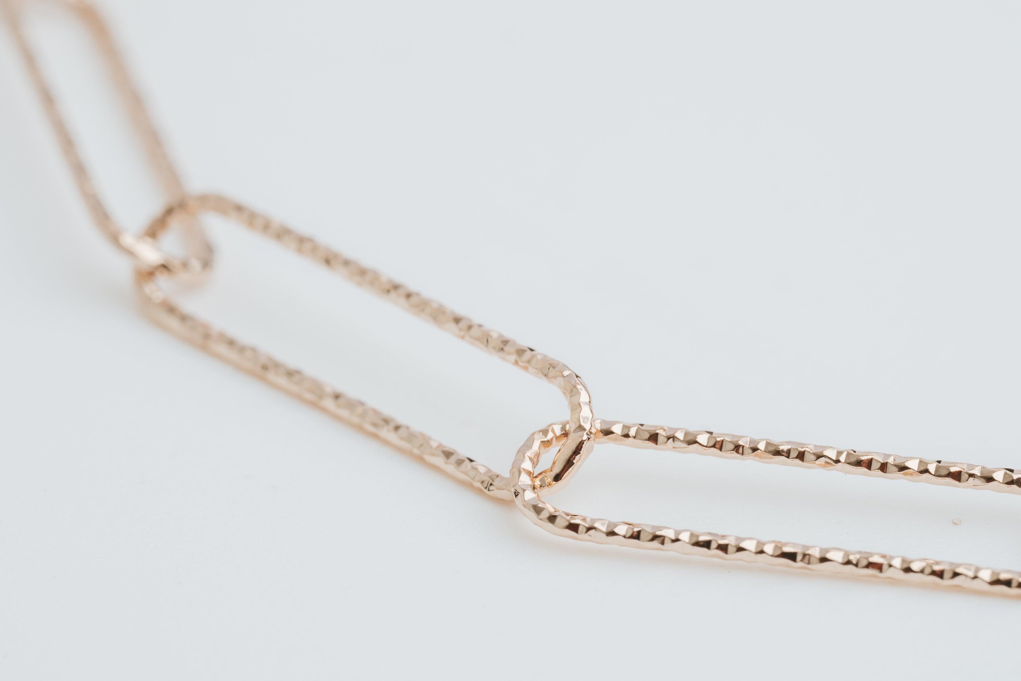 collier-rosa-chaine-maille-diamantee-plaque-or-lilodelo