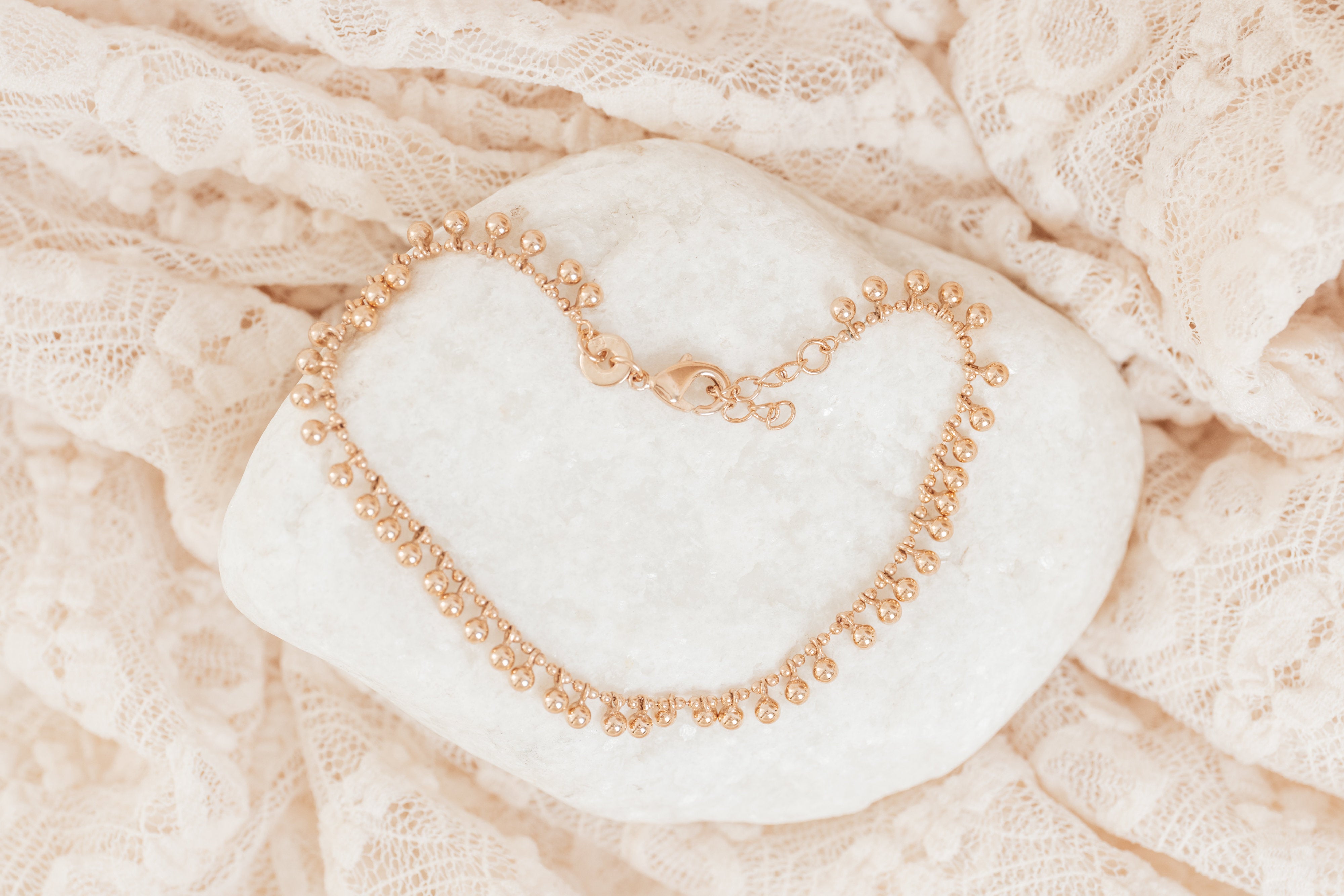 bracelet-livia-chaine-pampilles-plaque-or-lilodelo